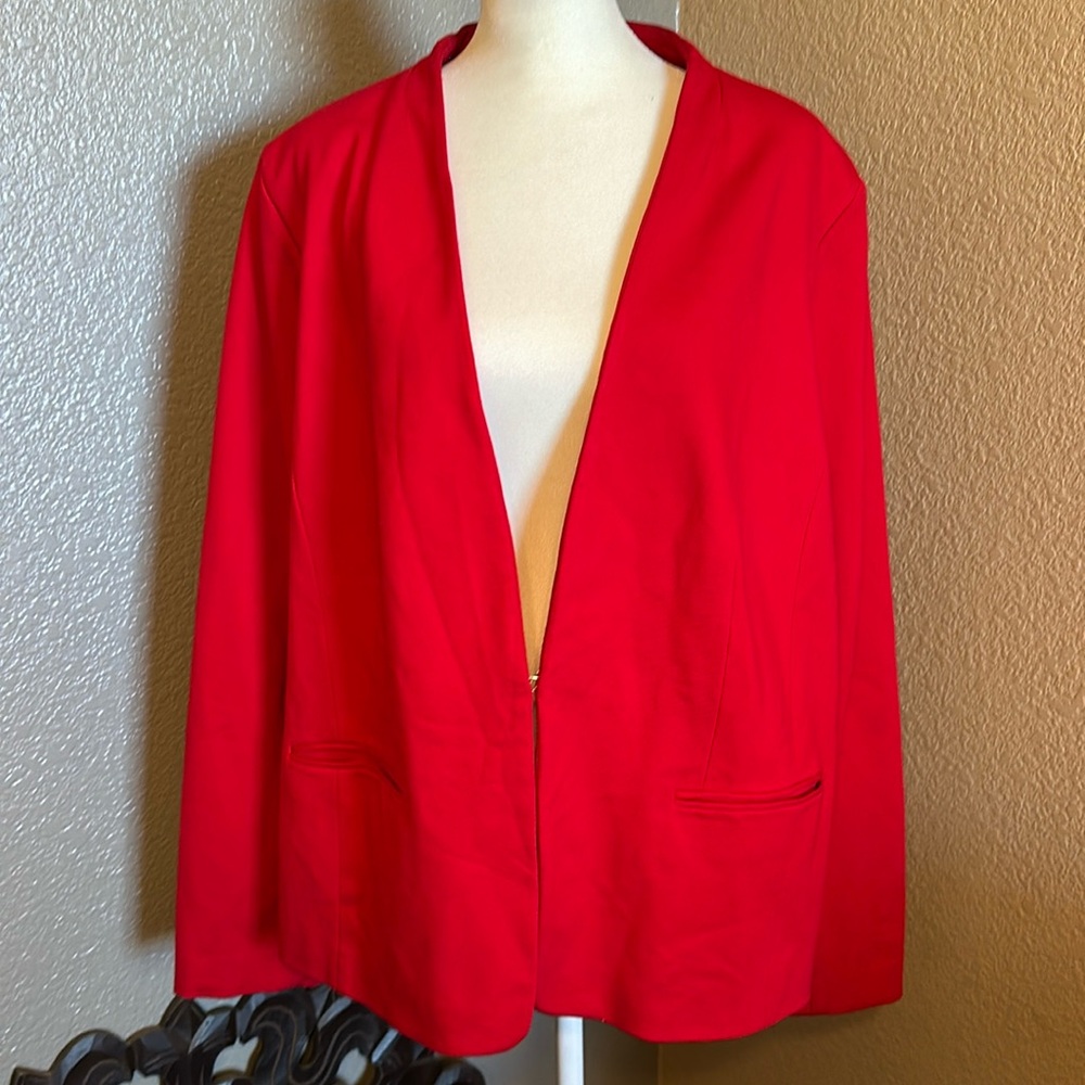 EUC size 20W - Liz Claiborne red collarless blazer. Clasp closure front packets